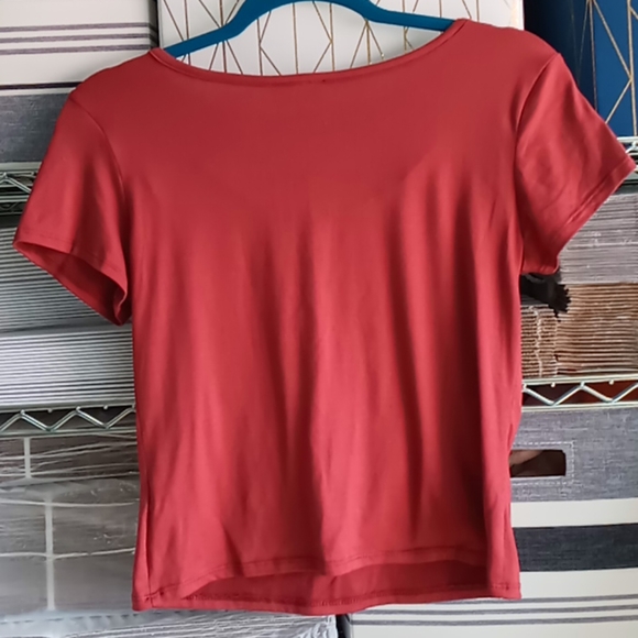 Women's short sleeve top size medium - Picture 3 of 3